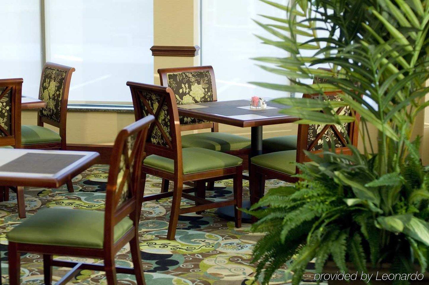 Hilton Garden Inn Evansville Restoran fotoğraf